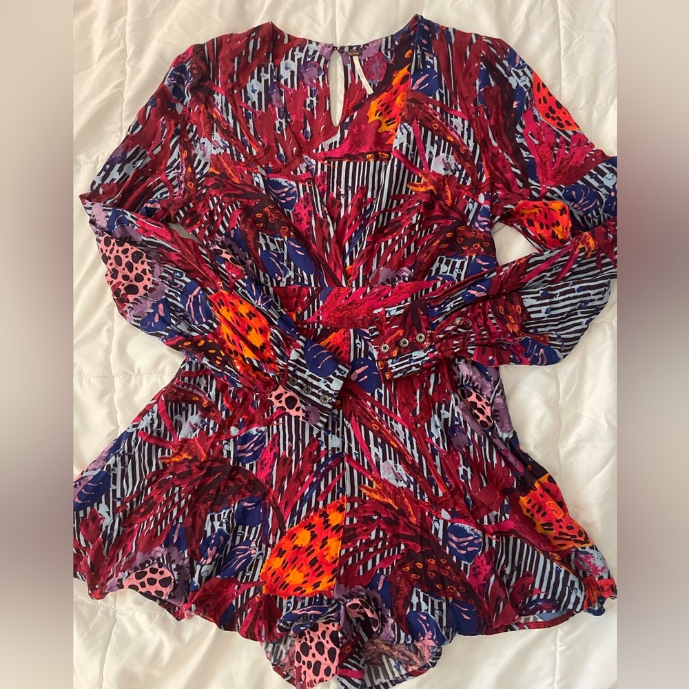 Free People Romper Women’s Size 4 Audrey Long Sleeve Deep V-Neck With Print - Picture 2 of 7